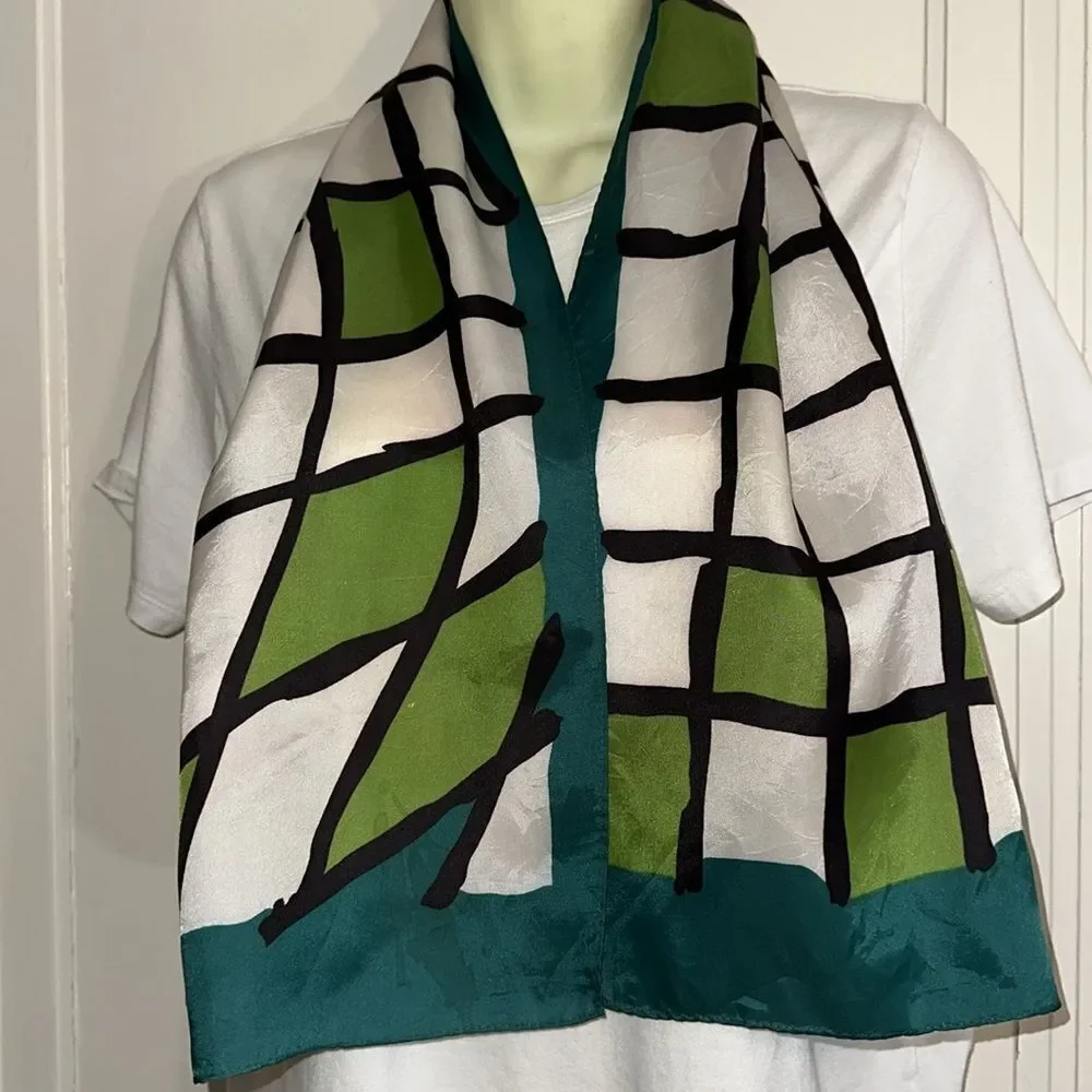 Vtg mid century mod white, black & green print square polyester‎ rectangle scarf